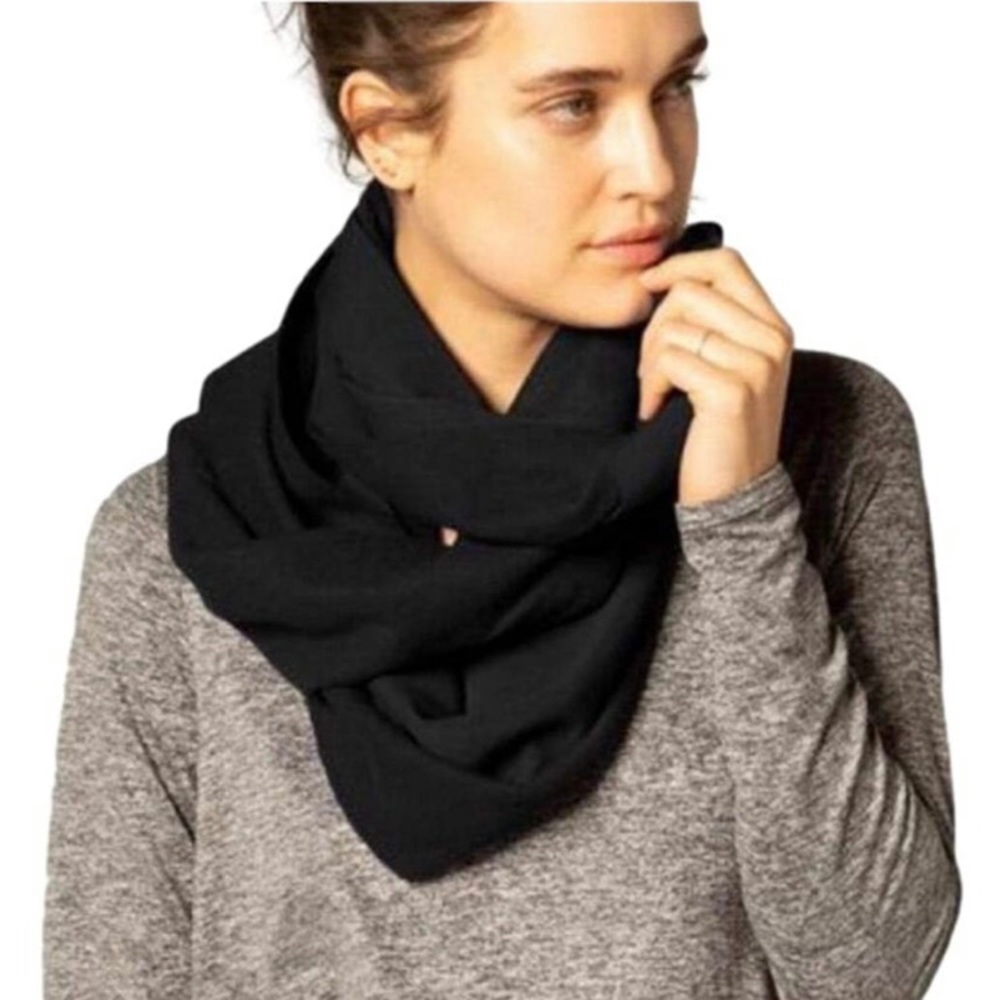 Beyond Yoga Infinity Scarf with Hidden pocket NWT